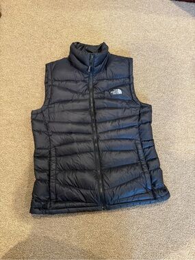 The north face women’s vest, size M